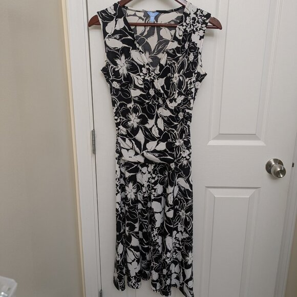 Denver Hayes Dresses & Skirts - *2 FOR $15* XS Black and White Floral Dress - Like New